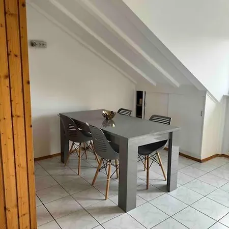 Blacksecret Dachgeschosswohnung Apartment *